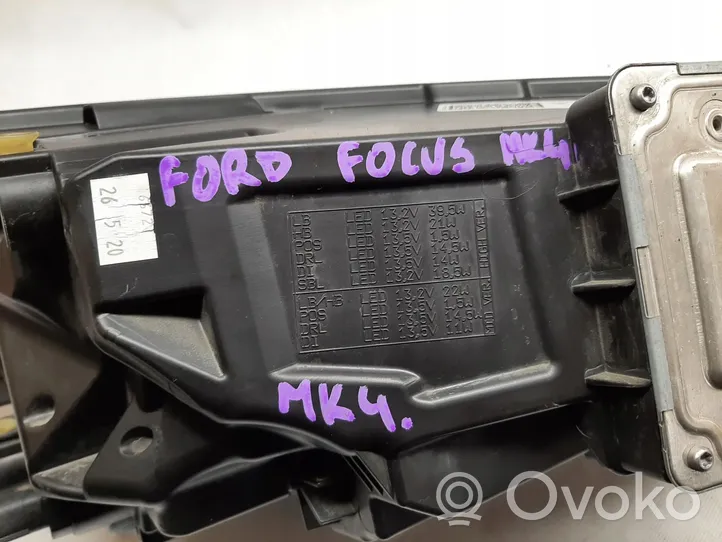 Ford Focus Priekinis žibintas MX7B-13E015-EB