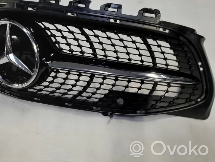 Mercedes-Benz CLA C118 X118 Grille de calandre avant A1188880000