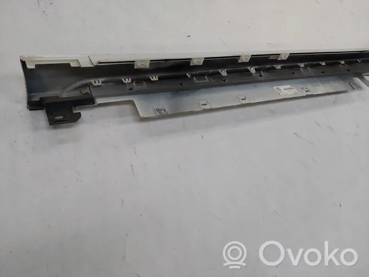 BMW 1 F40 Front sill (body part) 51777461382