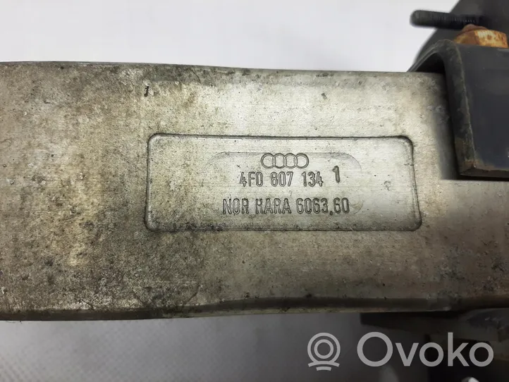 Audi A6 S6 C6 4F Priekšpusē bampera amortizators 4F0807134