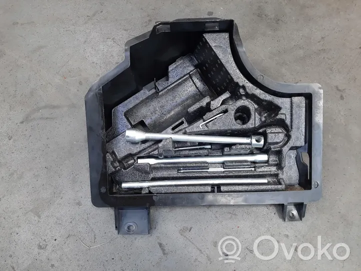 Volkswagen Crafter Set di attrezzi 7C0012021R