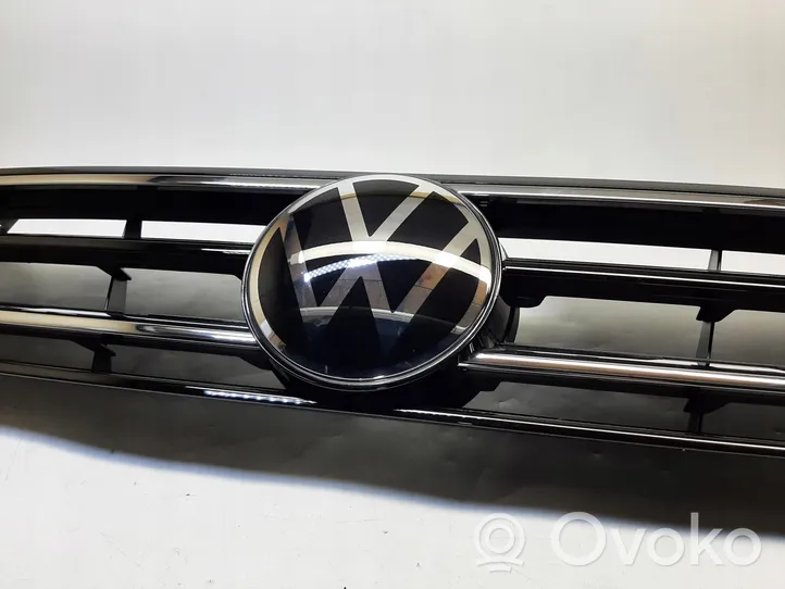 Volkswagen Tiguan Grotelės priekinės 5NA853651