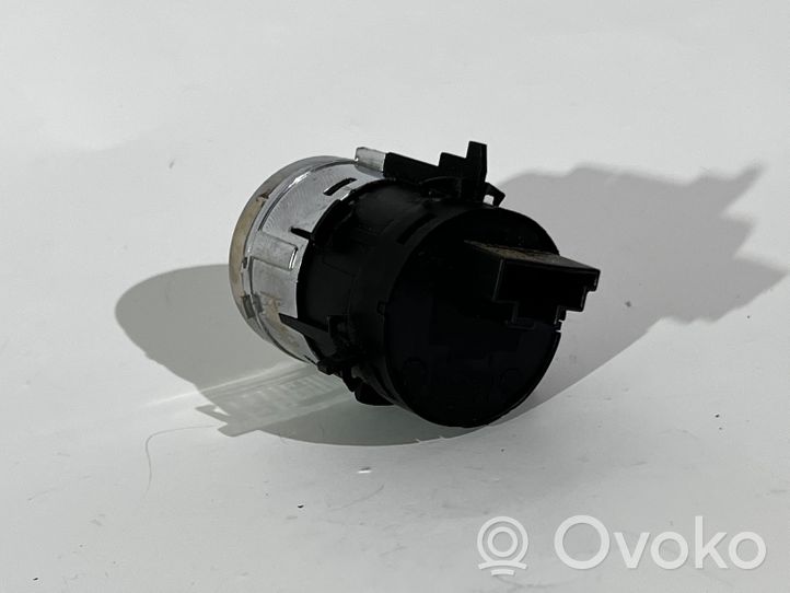 Mercedes-Benz C W205 Bouton poussoir de démarrage du moteur A2139055500