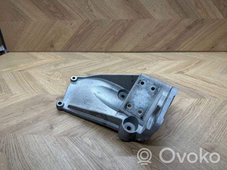 Volvo S90, V90 Кронштейн крепления коробки передач 31370633