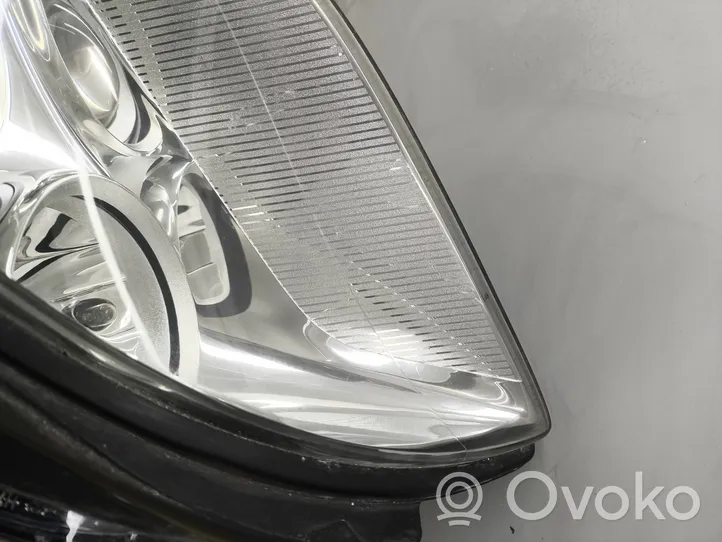 Mercedes-Benz CLS C219 Lampa przednia A2198200161