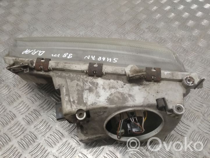 Volkswagen Sharan Lampa przednia 0301048302