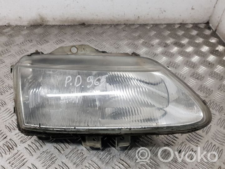 Renault Espace III Lampa przednia 0492705