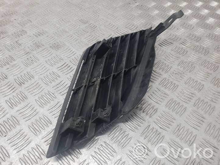 Nissan Primera Grille de calandre avant 62330AU300