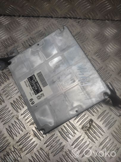 Toyota Avensis T250 Sterownik / Moduł ECU 8966105690