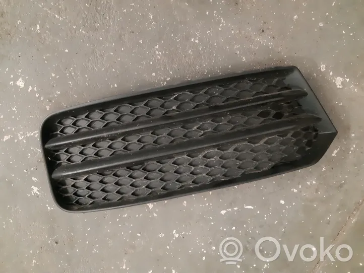 Audi A1 Grille inférieure de pare-chocs avant 