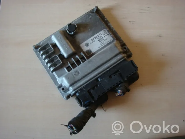 Volkswagen Polo V 6R Calculateur moteur ECU 03P906021