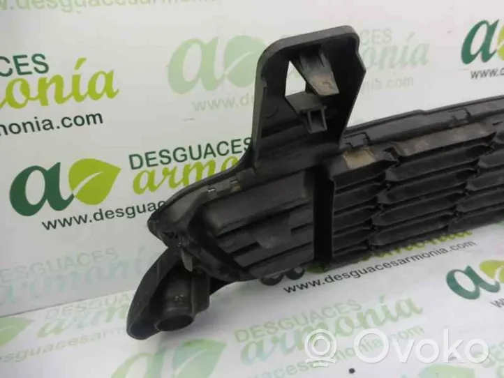 Citroen C-Elysée Grill / Wlot powietrza błotnika przedniego 9676958080