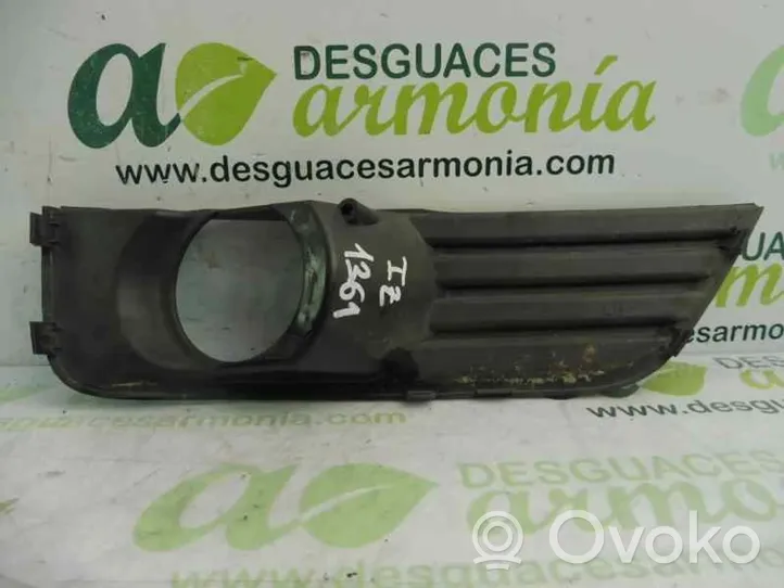 Ford Focus Grill / Wlot powietrza błotnika przedniego 4M5119953AE