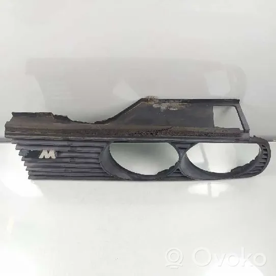 BMW 3 E30 Atrapa chłodnicy / Grill 51131876091