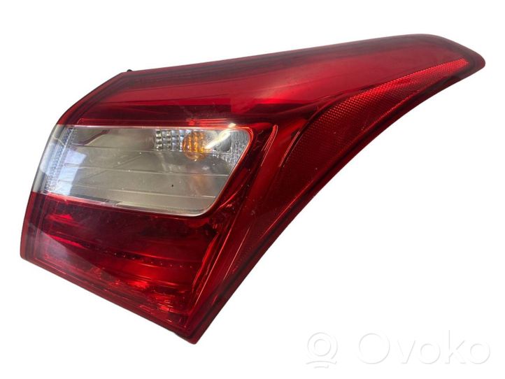 Hyundai i30 Lampa tylna 92402A50