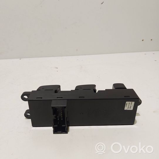 Nissan Primera Electric window control switch 25401AV640