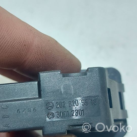 Mercedes-Benz C W202 Sensor de la puerta delantera 2028209510