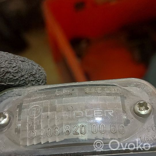 Mercedes-Benz C W203 Lampa oświetlenia tylnej tablicy rejestracyjnej 2038200066