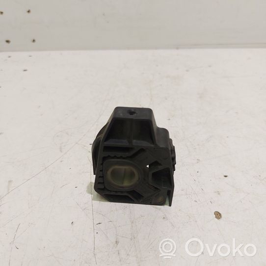 Volkswagen Golf IV Fixation de radiateur 1J0806155