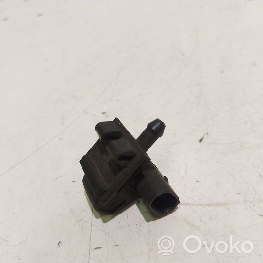 Audi A4 S4 B5 8D Ugello a spruzzo lavavetri per parabrezza 8D0955987A