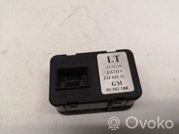 Opel Astra J Interruttore di controllo dell’alzacristalli elettrico 90561088