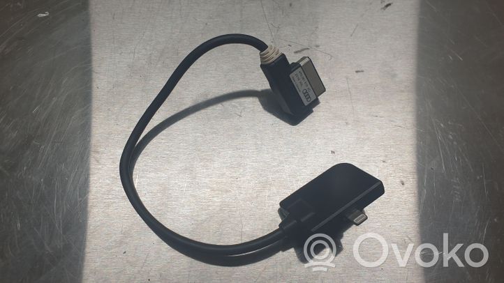 Audi A4 S4 B8 8K iPod-pistoke 4F0051510AC