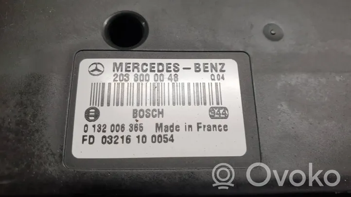 Mercedes-Benz E W211 Alipainepumppu 2038000048