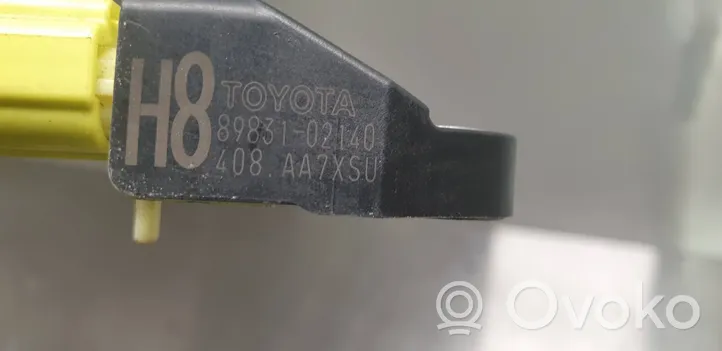 Toyota Prius+ (ZVW40) Sensore d’urto/d'impatto apertura airbag 8983102140