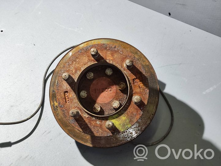 Iveco Daily 35 - 40.10 Fusée d'essieu de moyeu de la roue avant 500391898