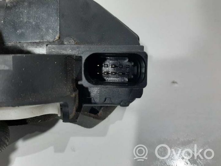 Opel Astra J Etuoven lukko 3023880