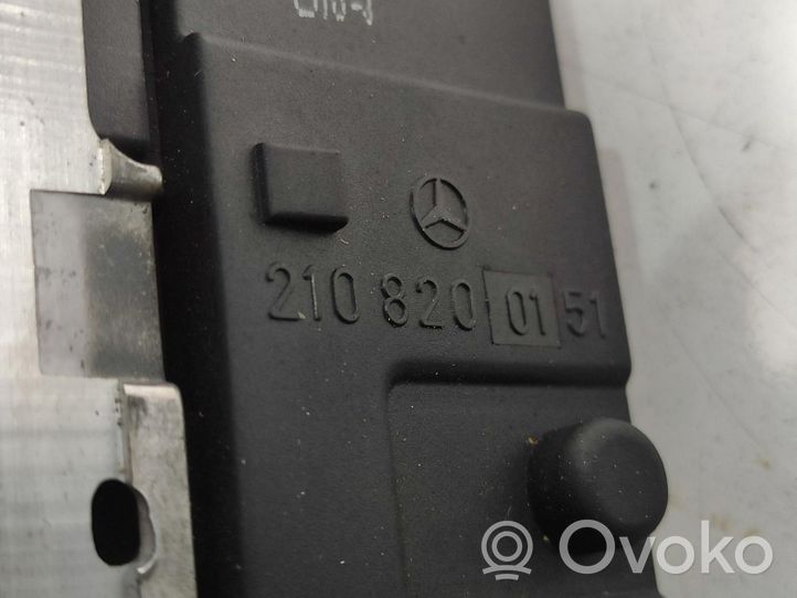 Mercedes-Benz CLK A208 C208 Autres commutateurs / boutons / leviers 2108200151