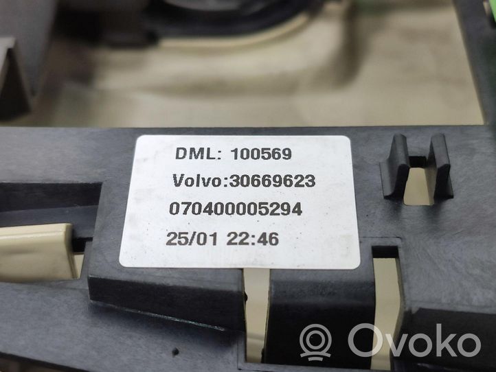 Volvo XC90 Verkleidung Dachhimmel Innenraumbeleuchtung 30797010