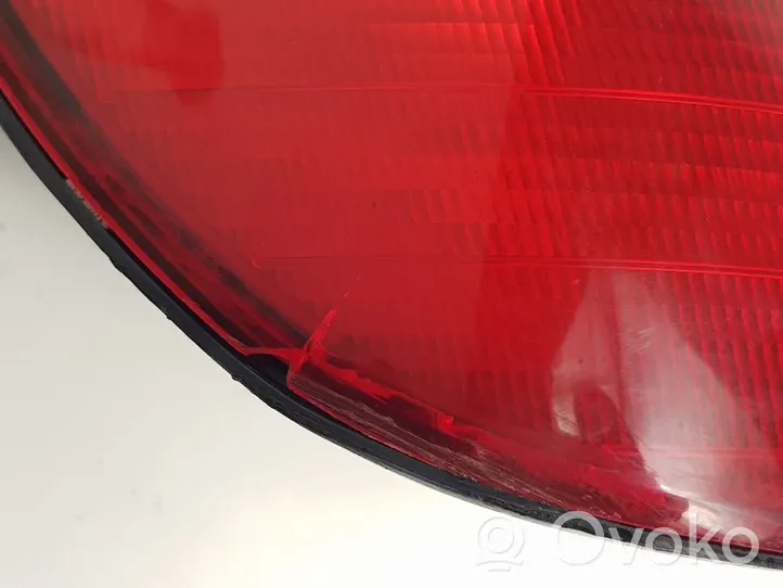 Subaru Impreza II Lampa tylna 22020718