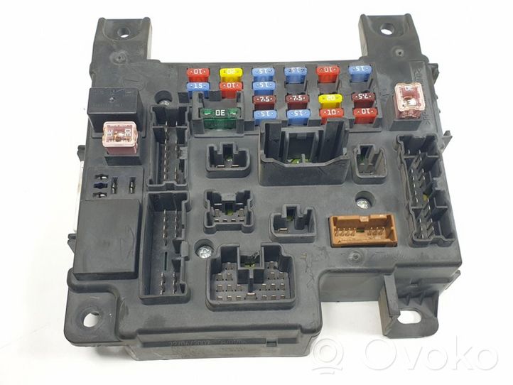 Citroen C-Crosser Module de fusibles 8637A318