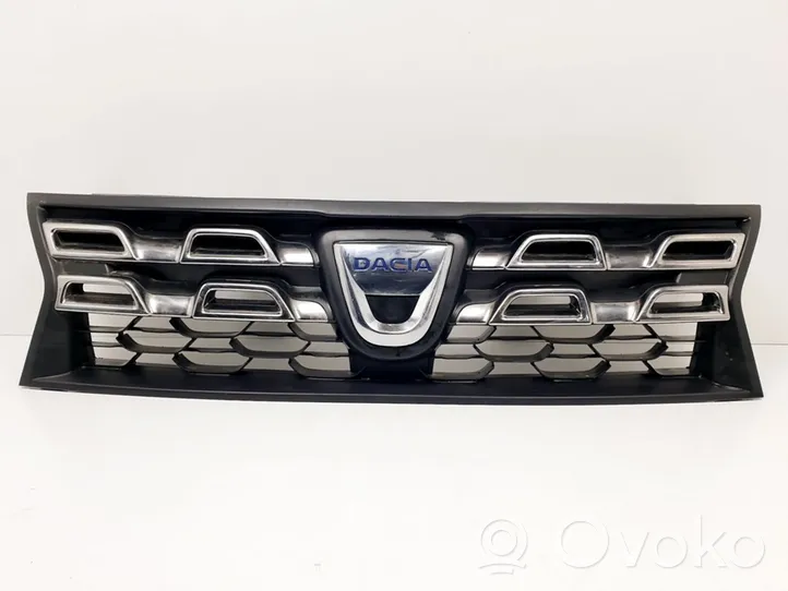 Dacia Duster Atrapa chłodnicy / Grill 623100838R