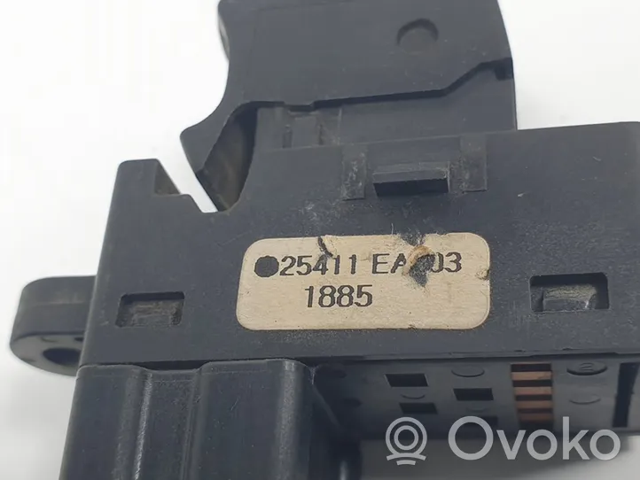 Nissan NP300 Interruttore di controllo dell’alzacristalli elettrico 25411EA003