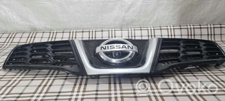 Nissan Qashqai Grille calandre supérieure de pare-chocs avant 