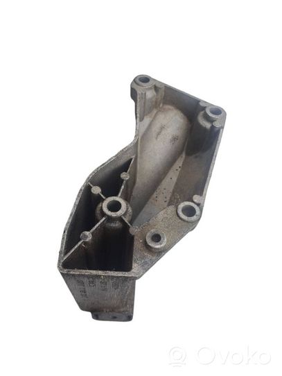 Volkswagen PASSAT B5 Engine mounting bracket 8D0199307J