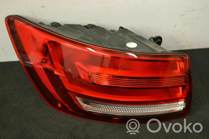 Audi A4 S4 B9 Lampy tylnej klapy bagażnika 8W9945076