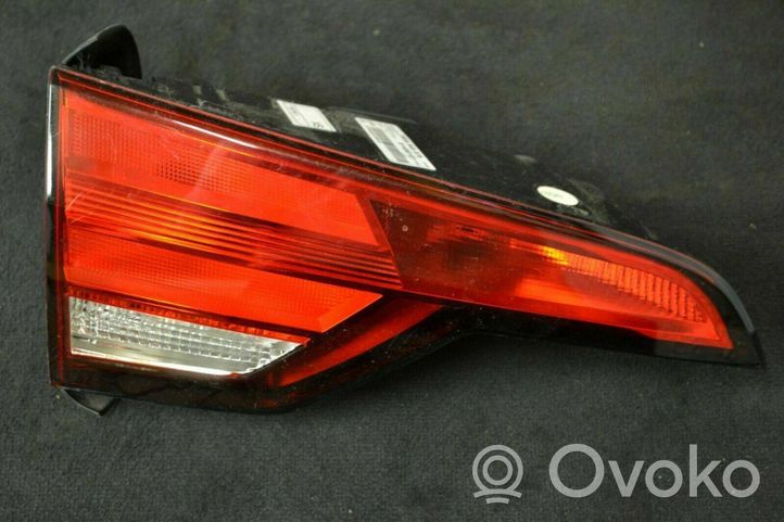 Audi A4 S4 B9 Lampy tylnej klapy bagażnika 8W9945076