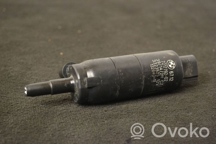 BMW 5 F10 F11 Headlight wiper motor 7217792