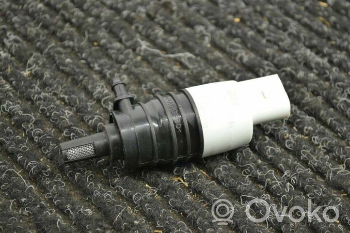 BMW 3 G20 G21 Windscreen/windshield washer pump 7298309