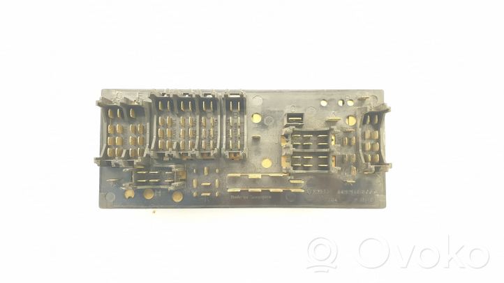 Audi 80 90 S2 B4 Fuse module 443941822A