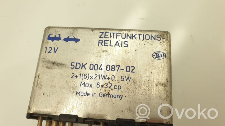 Mercedes-Benz E W124 Tow bar relay 5DK00408702