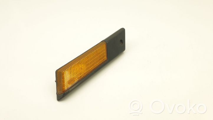 BMW 3 E30 Feu clignotant répétiteur d'aile avant 63131367806