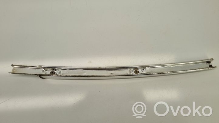 Mercedes-Benz COMPAKT W115 Priekinių durų stiklo apdaila 