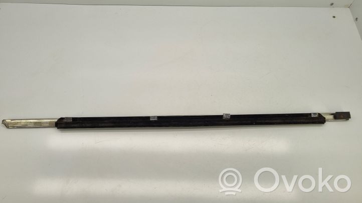 BMW 5 E28 Rivestimento modanatura del vetro della portiera anteriore 