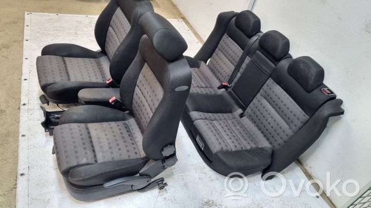 Volkswagen PASSAT B5 Sėdynių komplektas 3B0881105BA