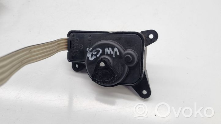 Volkswagen Golf III Motor/activador trampilla del aire acondicionado (A/C) 357907511C