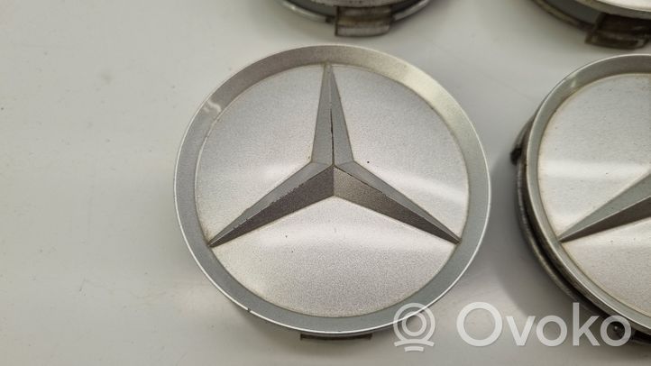Mercedes-Benz 190 W201 Заводская крышка (крышки) от центрального отверстия колеса 2014010225